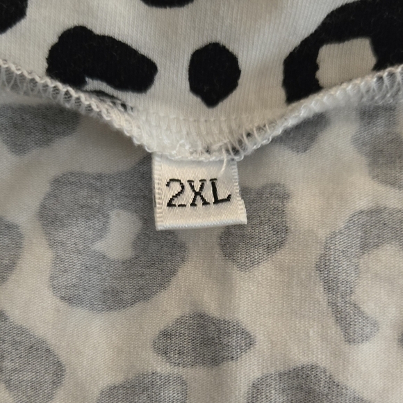 Leopard print tshirt with pocket - Picture 3 of 3